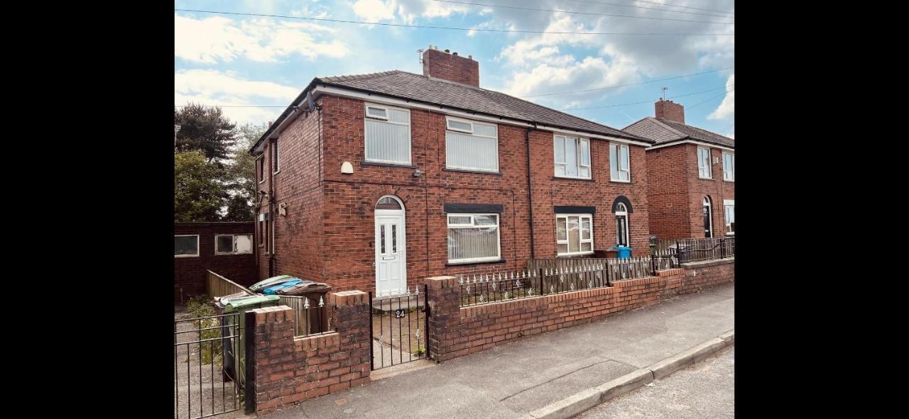 Entire 3-Bedroom Home In Oldham - Guest House Exterior foto